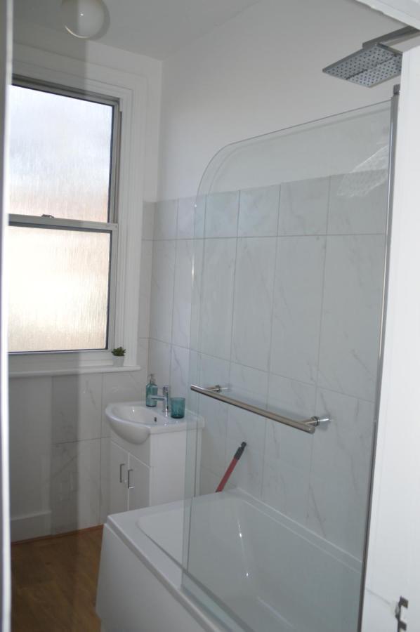Two Bedroom Apartment In Лондон Екстер'єр фото
