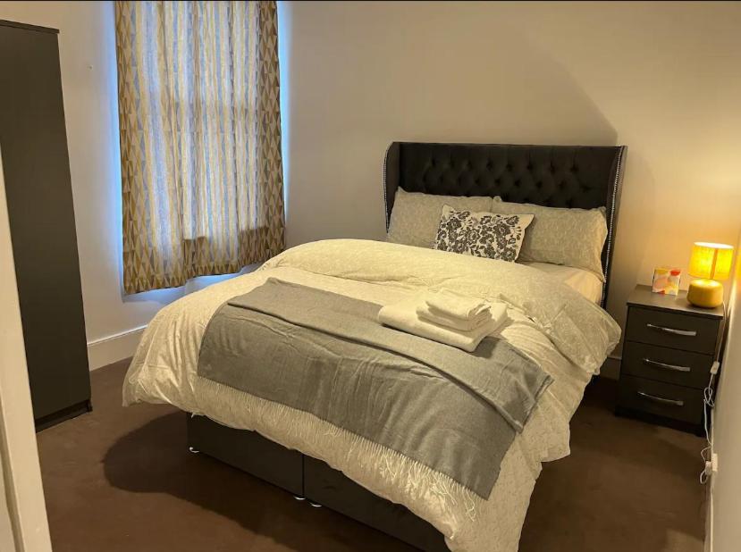 Two Bedroom Apartment In Лондон Екстер'єр фото