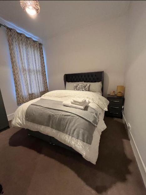 Two Bedroom Apartment In Лондон Екстер'єр фото
