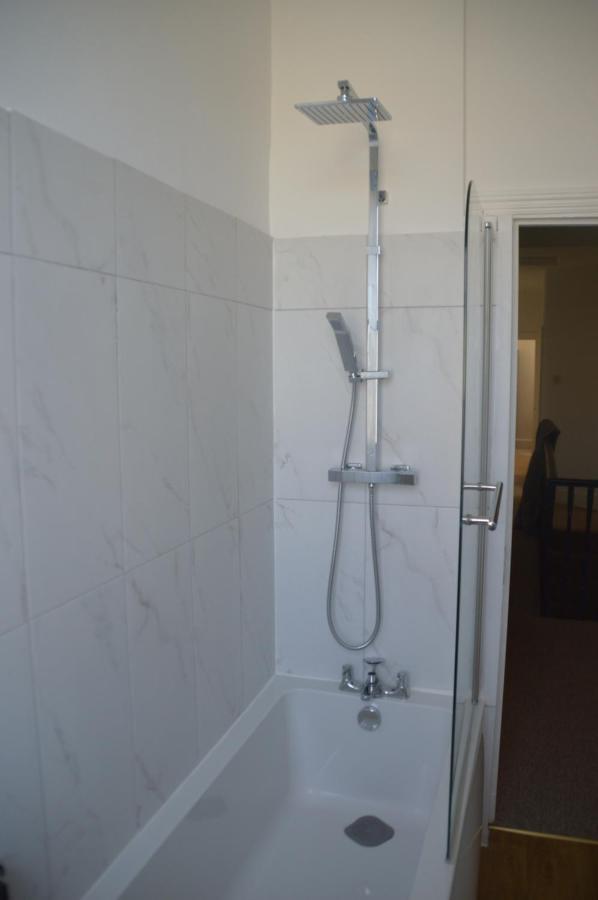 Two Bedroom Apartment In Лондон Екстер'єр фото